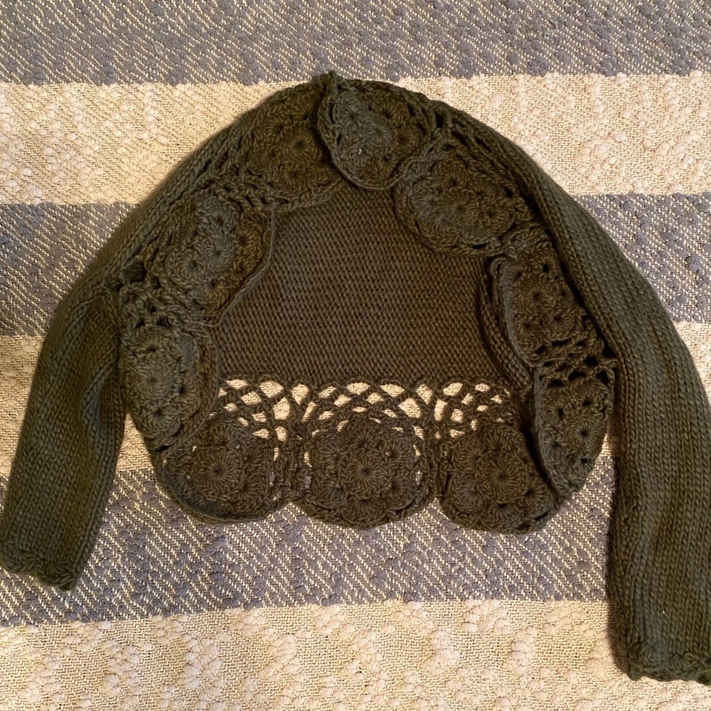 Crotchet cropped cardigan in olive green